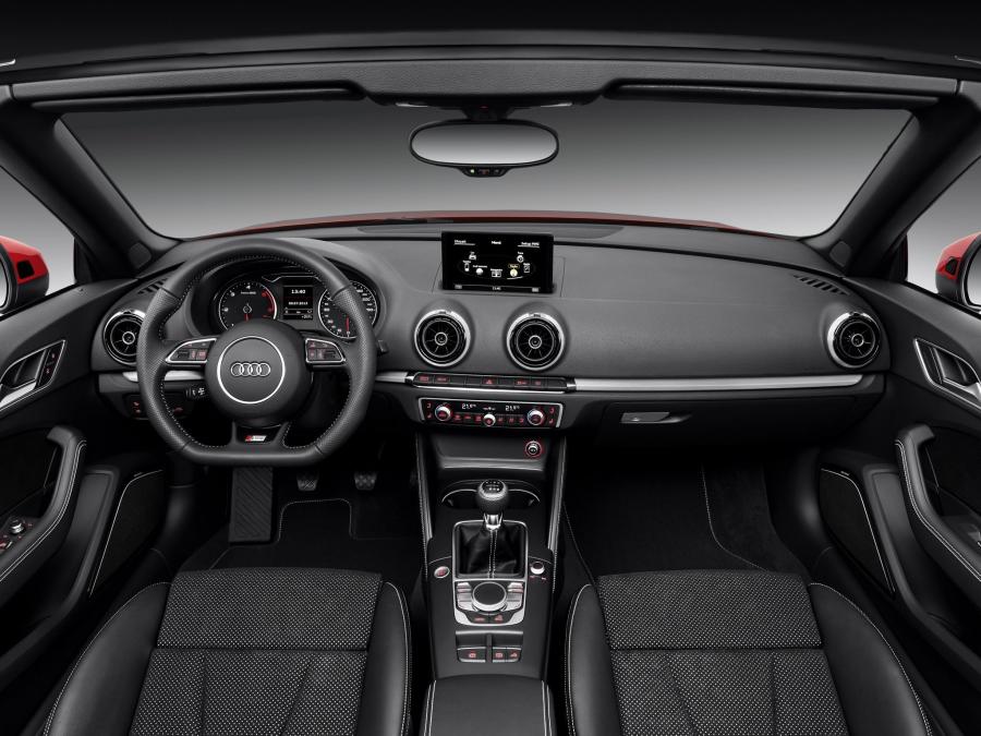 Торпедо Audi A3 Cabriolet 2.0 TDI S-Line (8V) 2013 года  (WW) (фото 14 из 24)